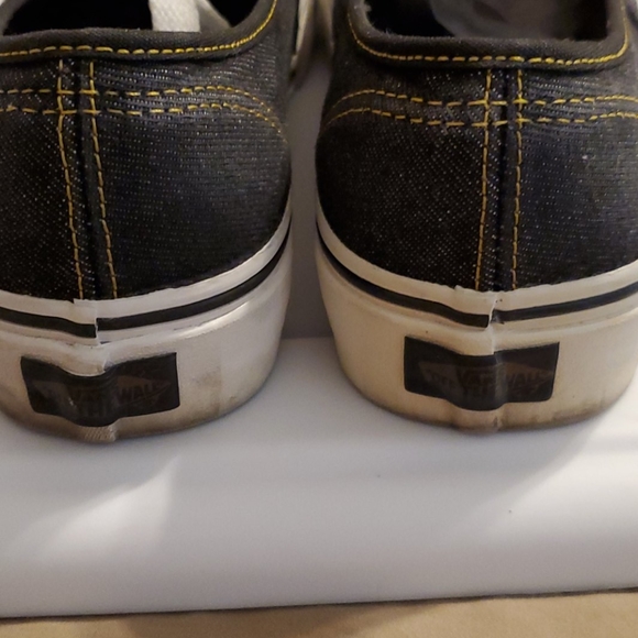 Vans - Picture 5 of 8